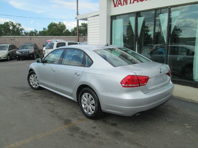 2013 Volkswagen Passat SE 2.0T Quattro 6-speed