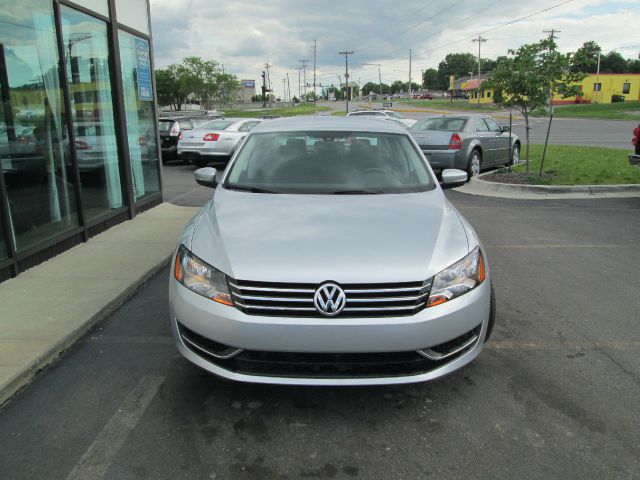 2013 Volkswagen Passat SE 2.0T Quattro 6-speed