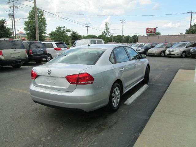 2013 Volkswagen Passat SE 2.0T Quattro 6-speed