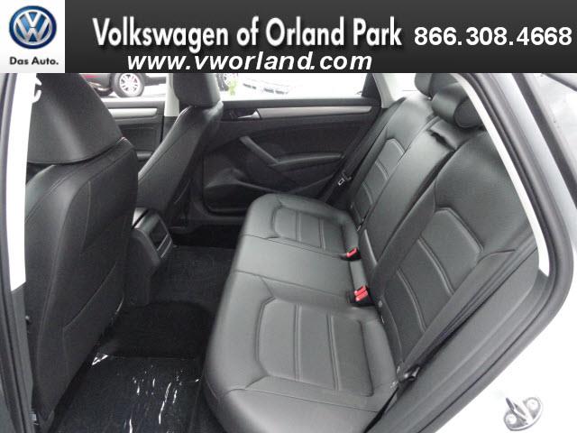 2013 Volkswagen Passat 2WD 4dr XLT