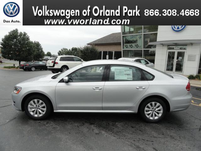 2013 Volkswagen Passat 2WD 4dr XLT