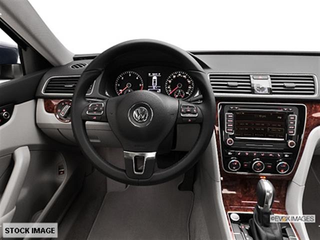 2013 Volkswagen Passat AWD EX