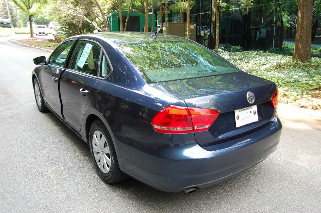 2013 Volkswagen Passat 4.2L Quattro LWB AUTO