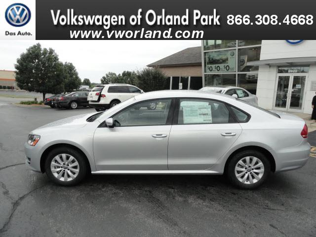 2013 Volkswagen Passat 2WD 4dr XLT