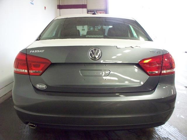 2013 Volkswagen Passat AWD EX