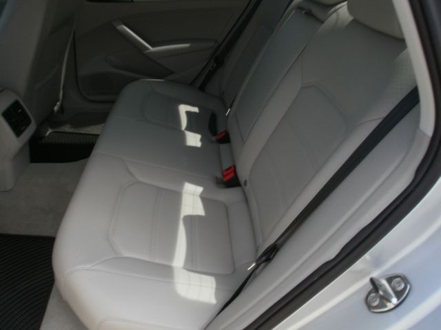 2013 Volkswagen Passat XLT Xcab5.4