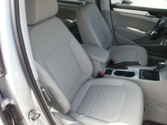 2013 Volkswagen Passat XLT Xcab5.4