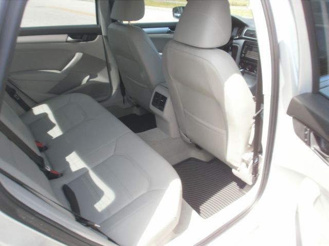 2013 Volkswagen Passat XLT Xcab5.4