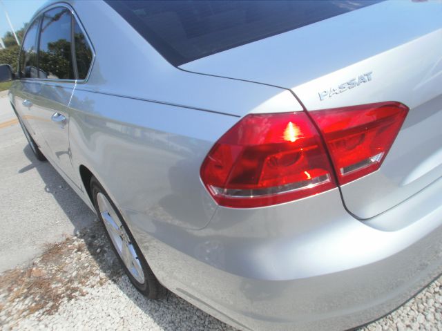 2013 Volkswagen Passat XLT Xcab5.4