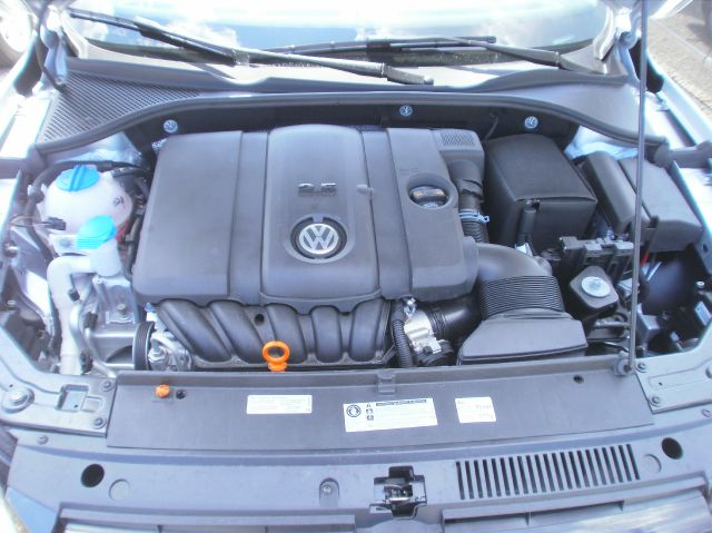 2013 Volkswagen Passat XLT Xcab5.4