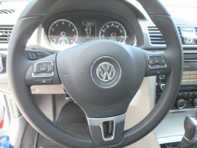 2013 Volkswagen Passat XLT Xcab5.4