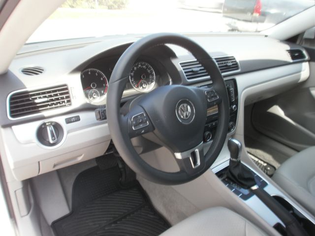 2013 Volkswagen Passat XLT Xcab5.4