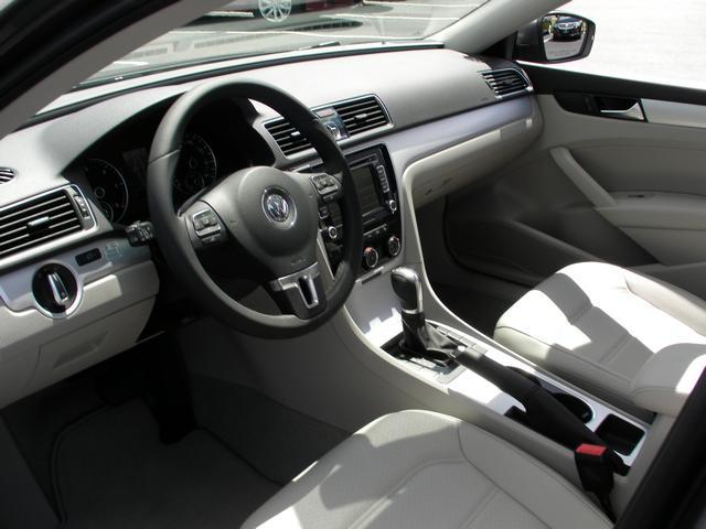 2013 Volkswagen Passat AWD EX