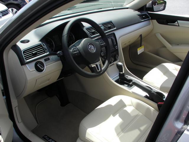 2013 Volkswagen Passat AWD EX