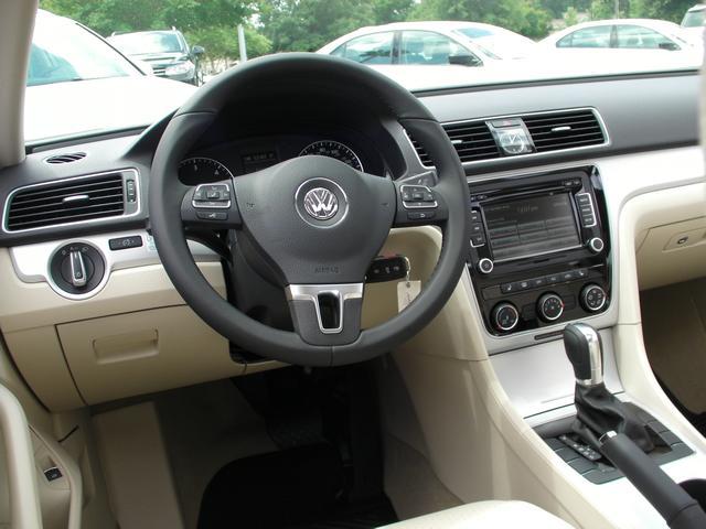 2013 Volkswagen Passat AWD EX