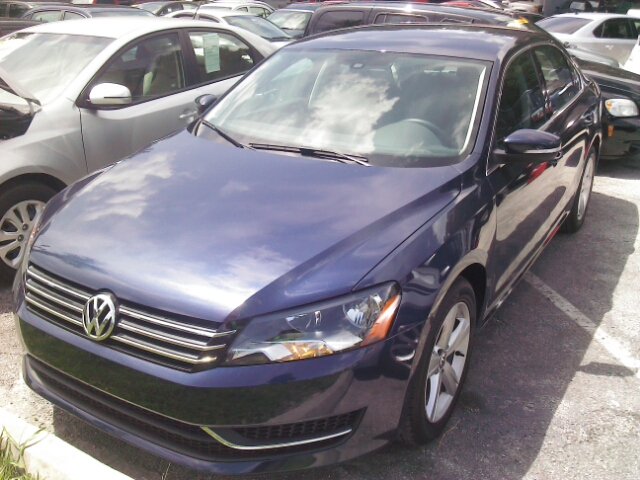 2013 Volkswagen Passat SE