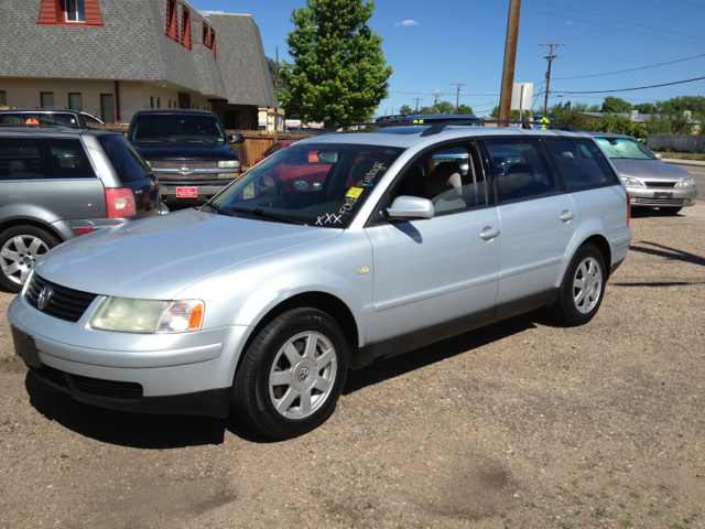 2000 Volkswagen Passat Wagon FWD 4dr Sport