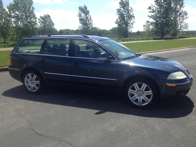 2005 Volkswagen Passat Wagon FWD 4dr Sport