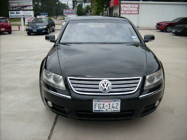 2004 Volkswagen Phaeton Silverado Sport Side