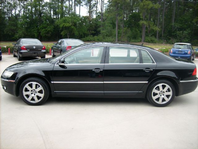 2004 Volkswagen Phaeton Silverado Sport Side