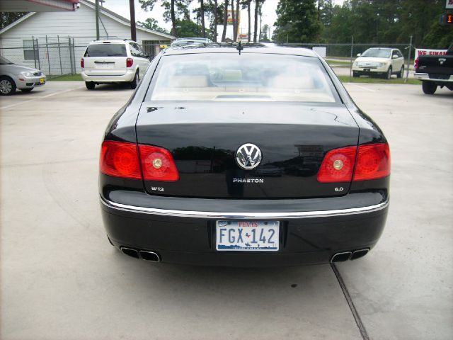 2004 Volkswagen Phaeton Silverado Sport Side