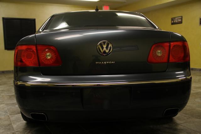 2004 Volkswagen Phaeton SE-R