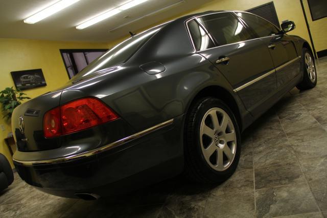 2004 Volkswagen Phaeton SE-R