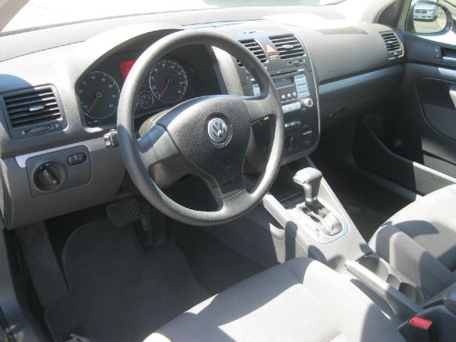 2008 Volkswagen Rabbit L - 82 V8