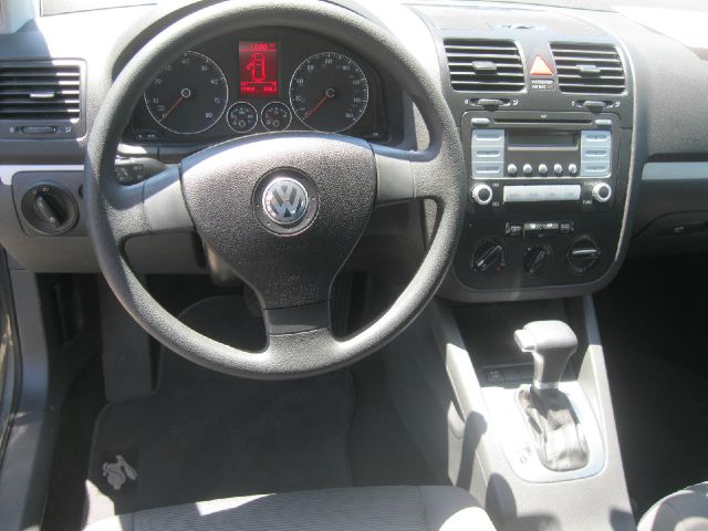 2008 Volkswagen Rabbit L - 82 V8