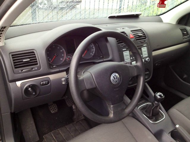 2008 Volkswagen Rabbit L - 82 V8