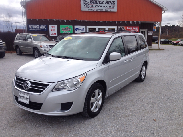 2009 Volkswagen Routan 4x4 SLE 5.7L V8