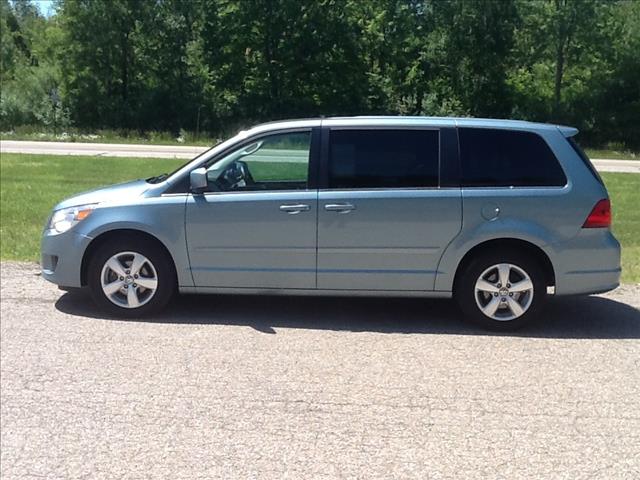 2009 Volkswagen Routan SE