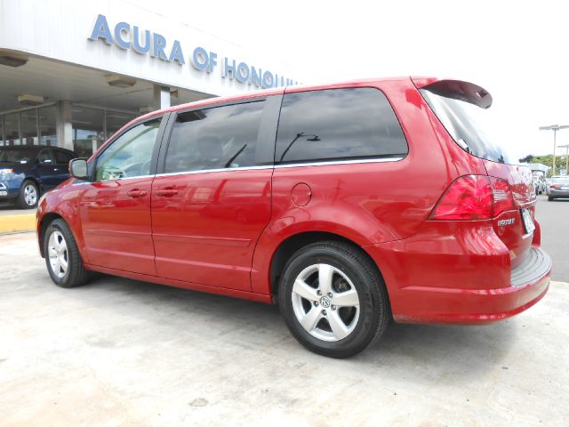 2009 Volkswagen Routan SE