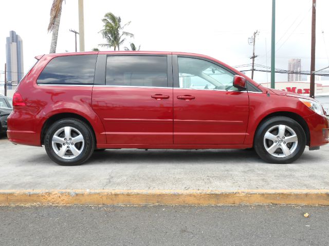 2009 Volkswagen Routan SE