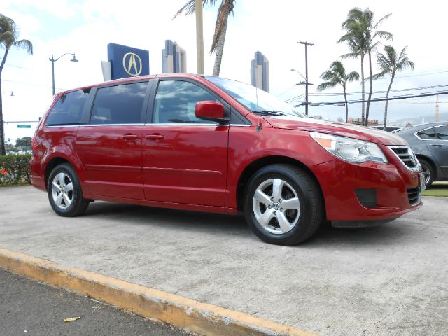 2009 Volkswagen Routan SE