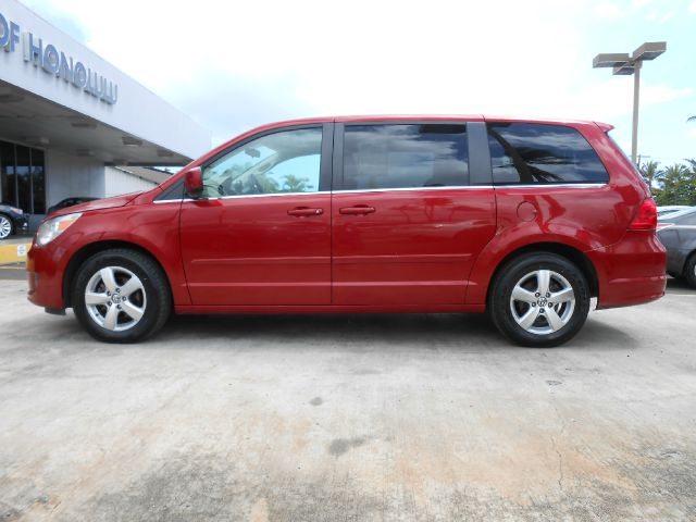 2009 Volkswagen Routan SE