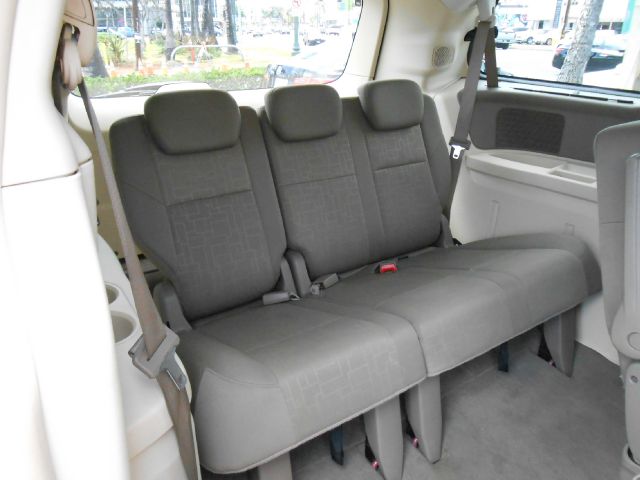 2009 Volkswagen Routan SE