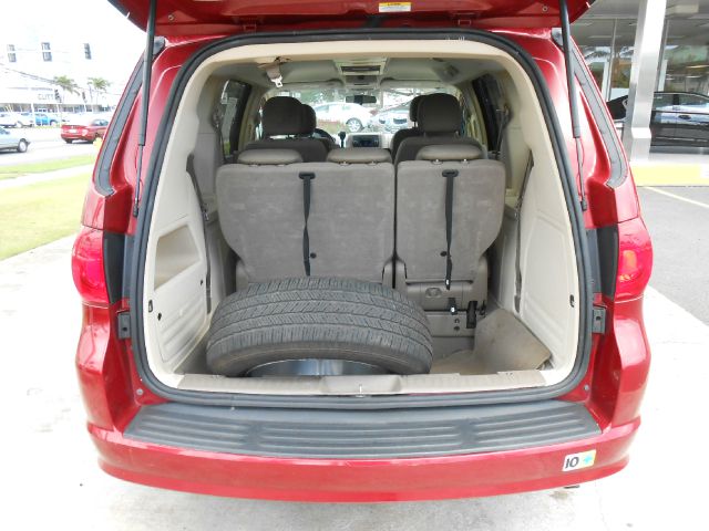 2009 Volkswagen Routan SE