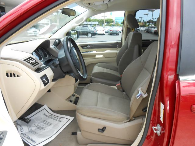 2009 Volkswagen Routan SE