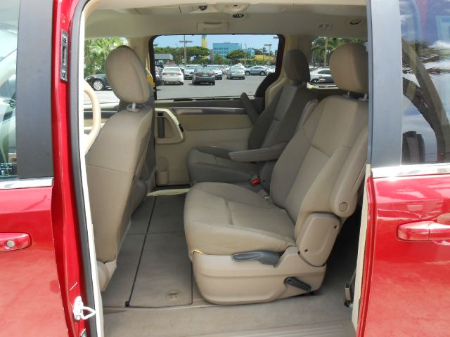 2009 Volkswagen Routan SE