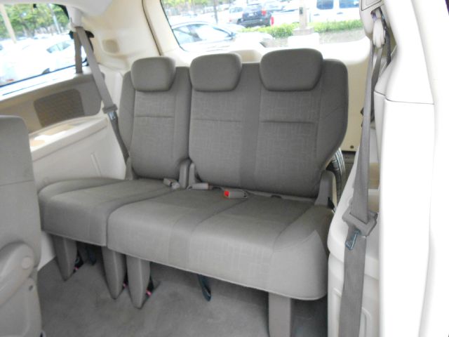 2009 Volkswagen Routan SE