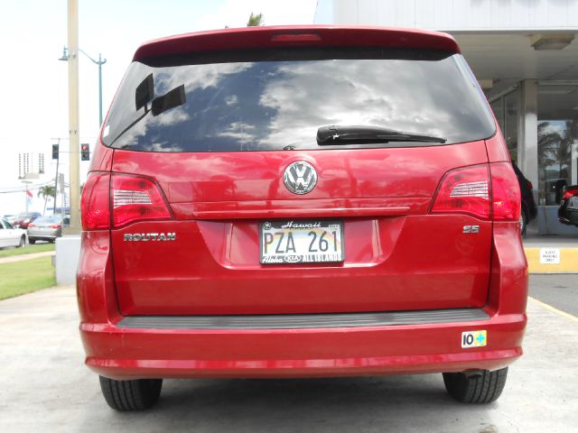 2009 Volkswagen Routan SE