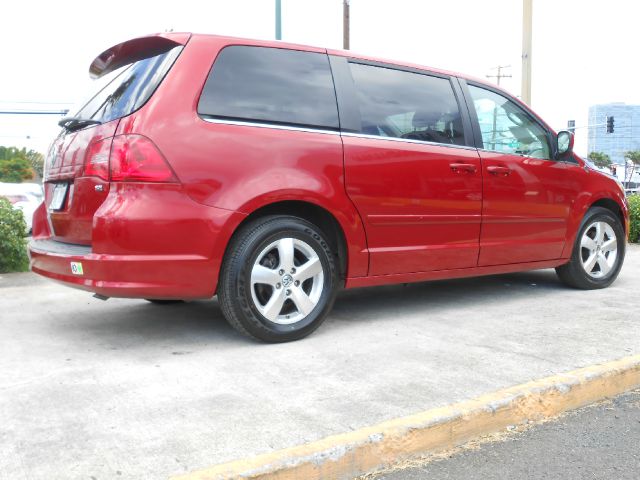 2009 Volkswagen Routan SE