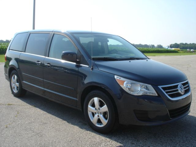 2009 Volkswagen Routan 4x4 SLE 5.7L V8