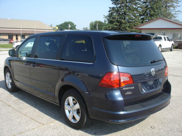 2009 Volkswagen Routan 4x4 SLE 5.7L V8