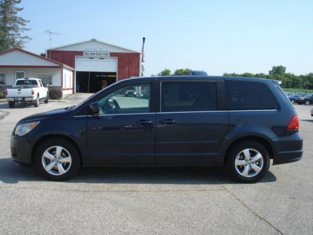 2009 Volkswagen Routan 4x4 SLE 5.7L V8