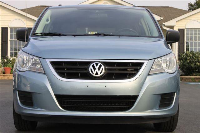 2009 Volkswagen Routan 6-speed Manual, V6 Cylinder, Rea