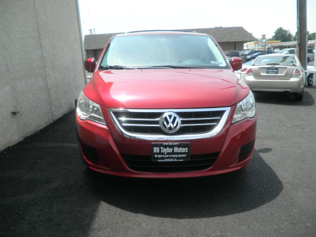 2009 Volkswagen Routan SE