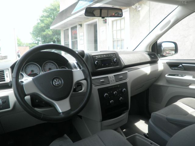 2009 Volkswagen Routan SE