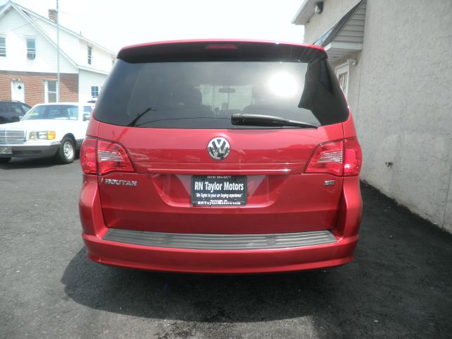 2009 Volkswagen Routan SE